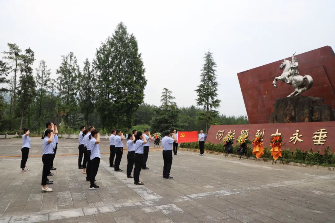 創(chuàng)新研究院赴川陜革命根據(jù)地開展迎“七一”暨“以學(xué)鑄魂、以學(xué)增智、以學(xué)正風(fēng)、以學(xué)促干”主題黨日活動