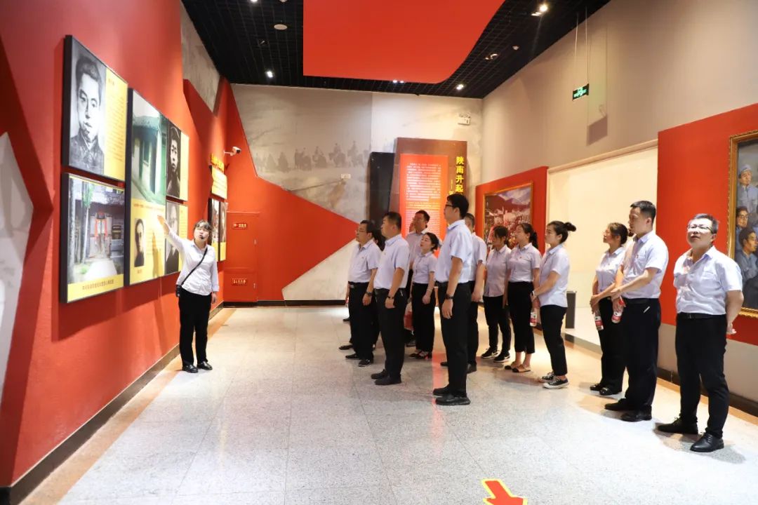 創(chuàng)新研究院赴川陜革命根據(jù)地開展迎“七一”暨“以學(xué)鑄魂、以學(xué)增智、以學(xué)正風(fēng)、以學(xué)促干”主題黨日活動