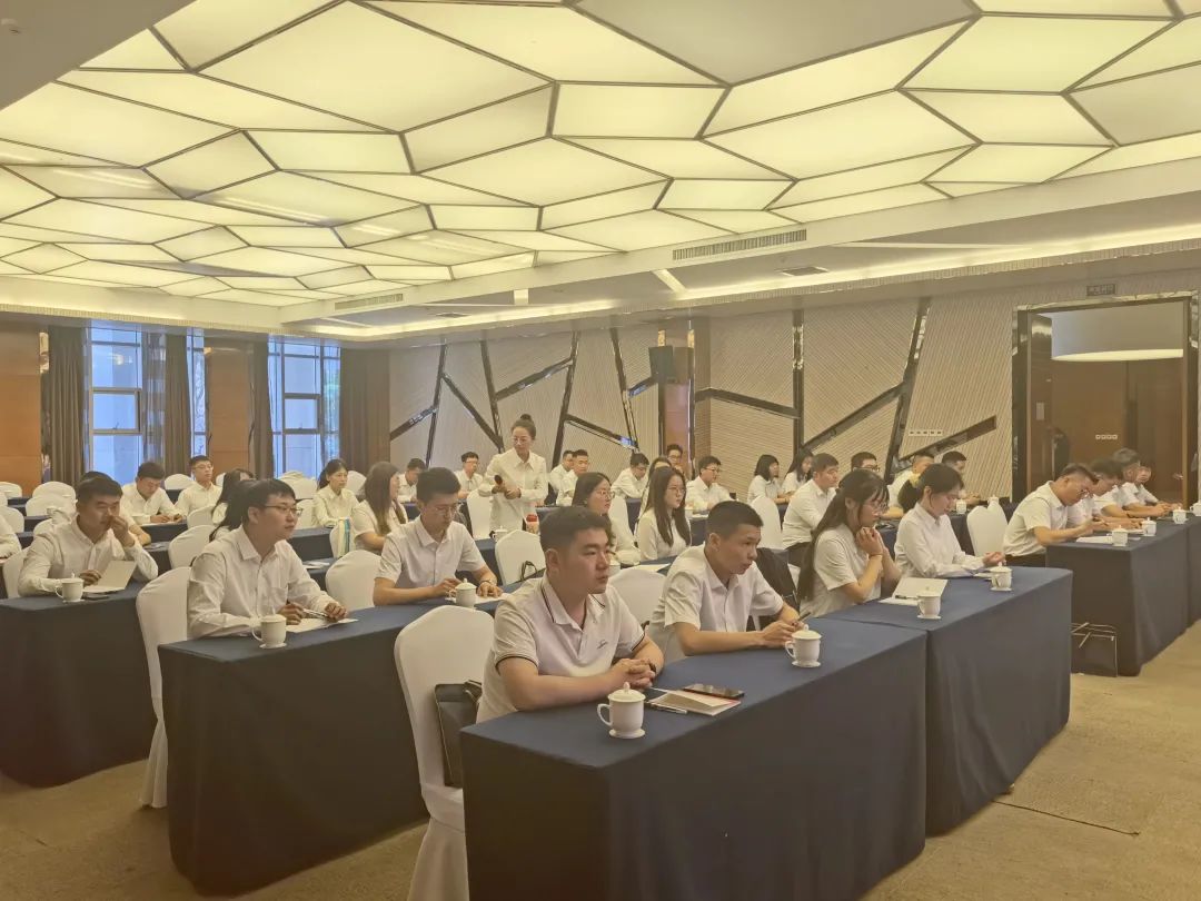 以學促干強本領(lǐng)，凝心聚力促提升