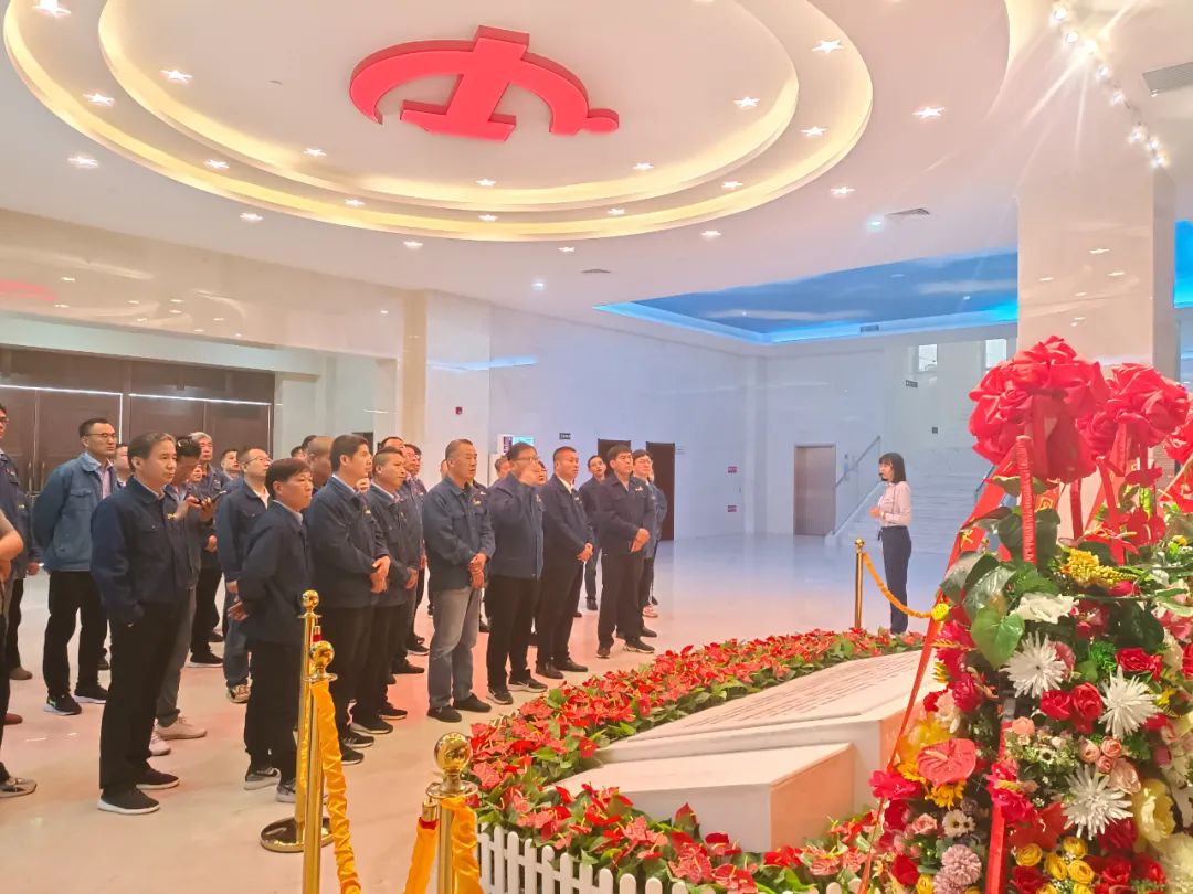 以學促干強本領(lǐng)，凝心聚力促提升