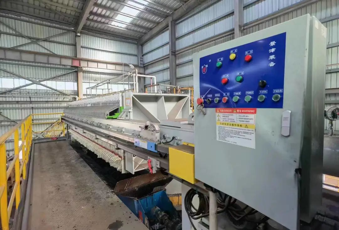 龍鋼集團(tuán)年處理2.5萬噸燒結(jié)機(jī)頭電除塵單元通過三級安全生產(chǎn)標(biāo)準(zhǔn)化認(rèn)定 龍鋼集團(tuán)年處理2.5萬噸燒結(jié)機(jī)頭電除塵單元通過三級安全生產(chǎn)標(biāo)準(zhǔn)化認(rèn)定