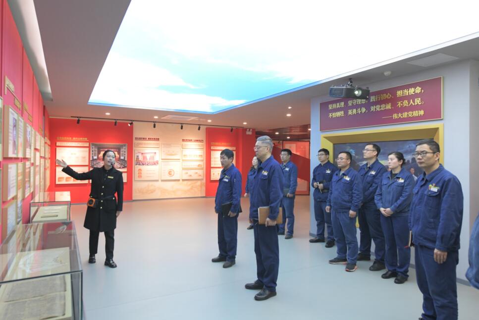 清風(fēng)勁拂揚(yáng)正氣 廉韻滌蕩促發(fā)展