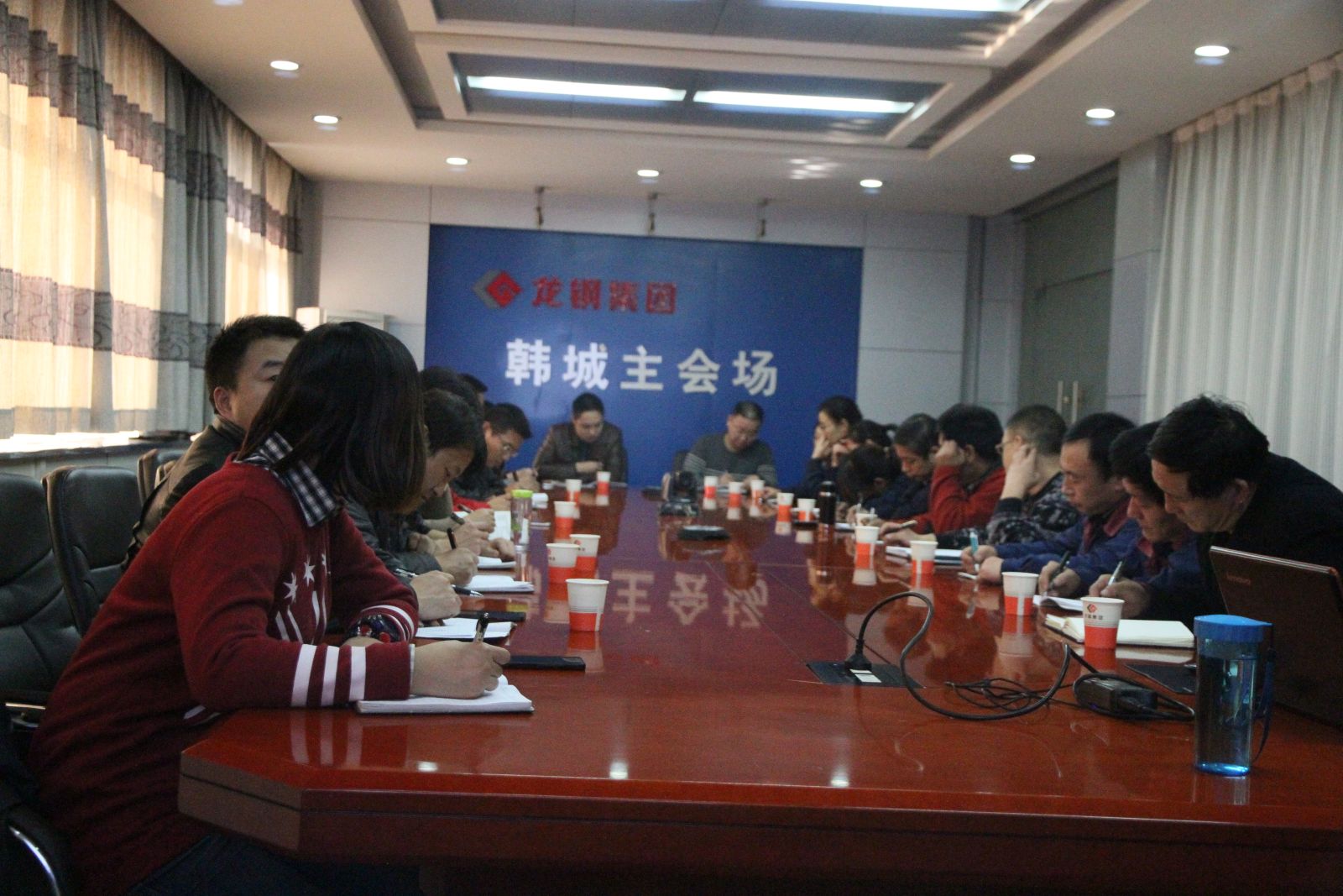 龍鋼集團公司對民主監(jiān)督評價團成員進(jìn)行首次培訓(xùn)